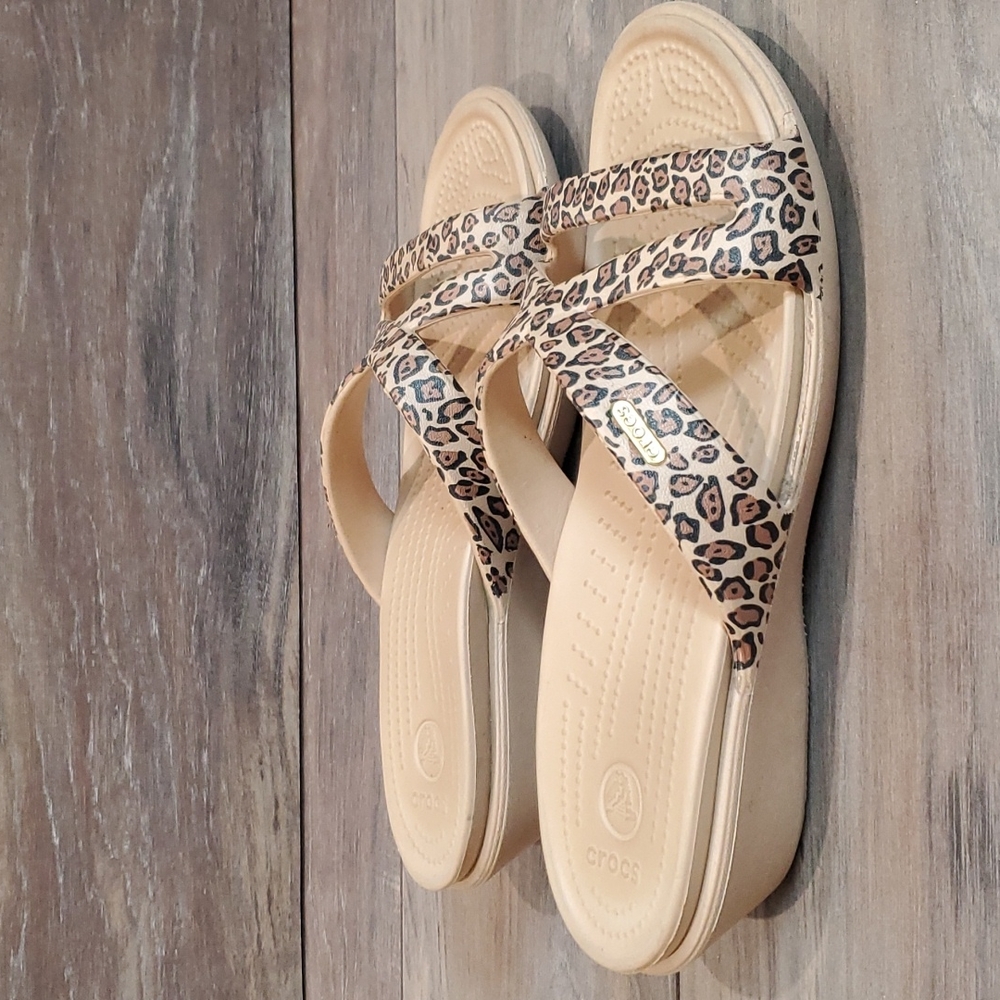 Crocs Cheetah leopard print wedge sandals platform women sz 10 flip flop